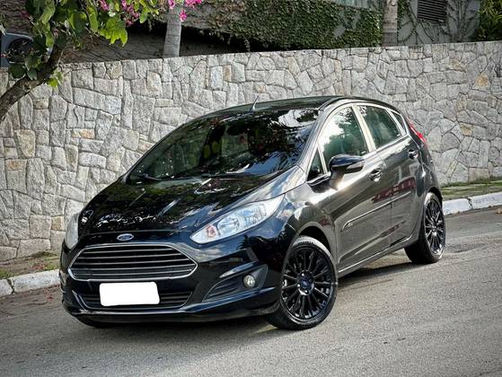 FORD FIESTA 1.6 TITANIUM HATCH 16V FLEX 4P POWERSHIFT FORD FIESTA 1.6 TITANIUM HATCH 16V FLEX 4P POWERSHIFT